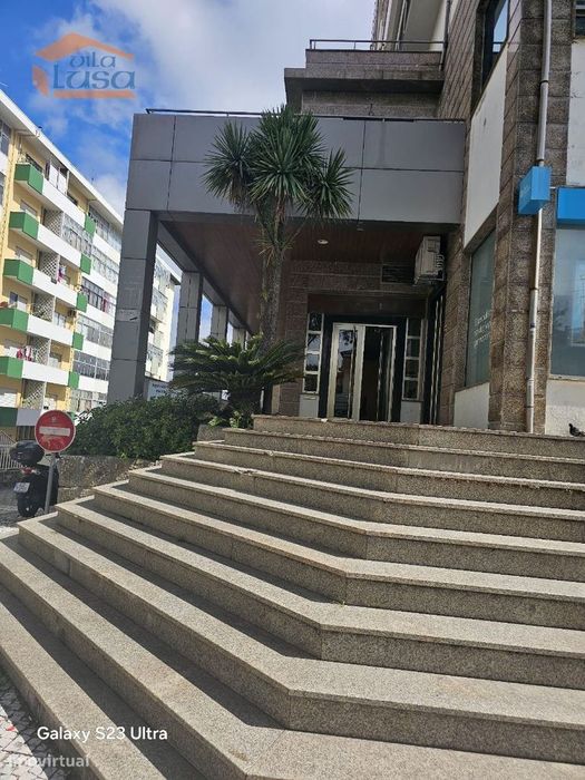 Loja de rua num rés-do-chão destinado a comércio em Viseu.