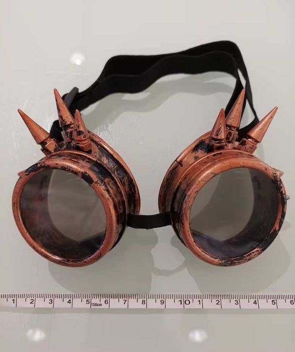 Punkowe okulary, gogle  przeciwsłoneczne z gumowym paskiem.