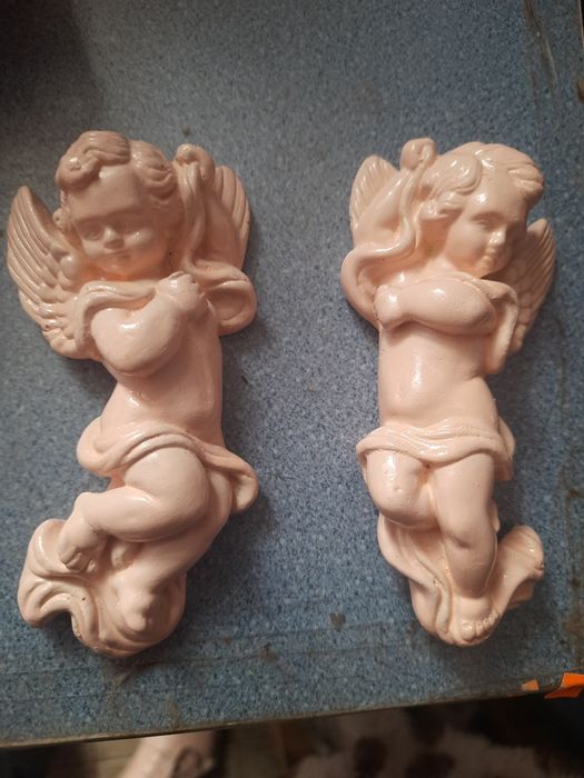 Продвм два керамических ангелочка