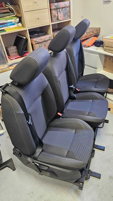 Fotele II i III rzad Trafic, Vivaro, Transit Custom, regulowane, pasy