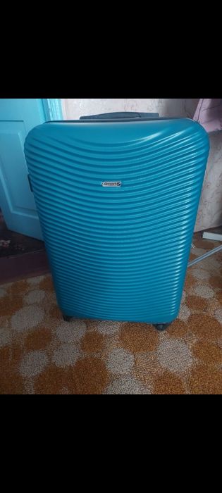 Чемодан великий пластик