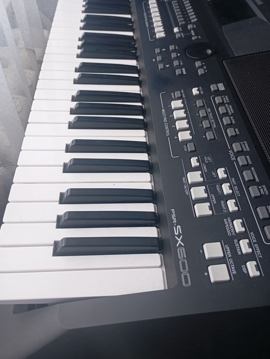 Синтезатор YAMAHA PSR-SX 600