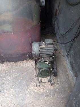 Suszarnia z podajnikiem trocin i piecem