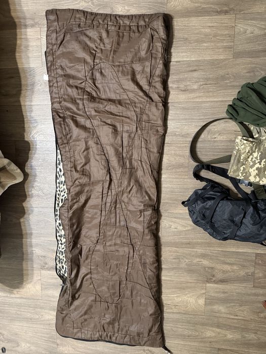 Спальний мішок, сумка скиду, шкарпетки,ремінь,аптечка,чохол кайданок