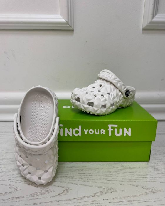 Crocs Classic Kids Geometric Bone, White, Lavander c9 c10 c11 c12 c13 j1 j2 j3
Bone, White, Lavander.