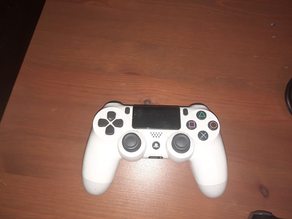 Konsola PlayStation 4 pro 1tb + 2 pady Dualshock