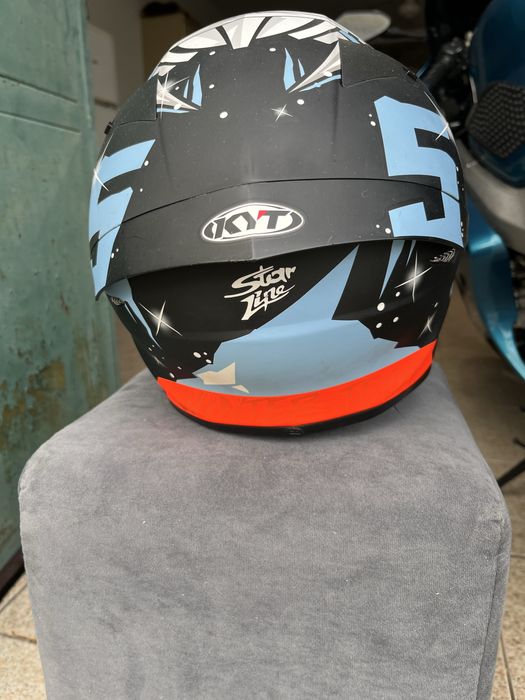Capacete KYT e casaco Bela
