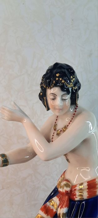 Фарфоровая статуэтка‘‘Восточная танцовщица’’Art Deco Karl Ens Германия