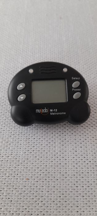 Musedo M-12 stroik gitarowy i metronom cyfrowy mocowanie klamra
