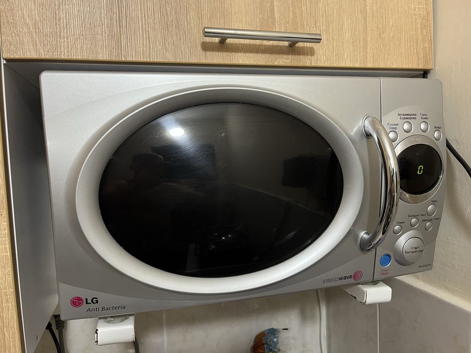 Мікрохвильова піч LG MH‑6352FS з грилем