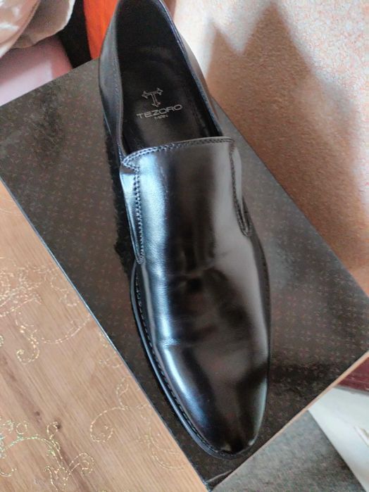 Нові гарні чоловічі туфлі