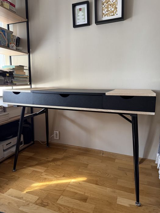 Biurko loft na metalowych nogach