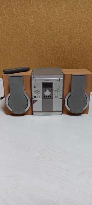 Музыкальный центр LG