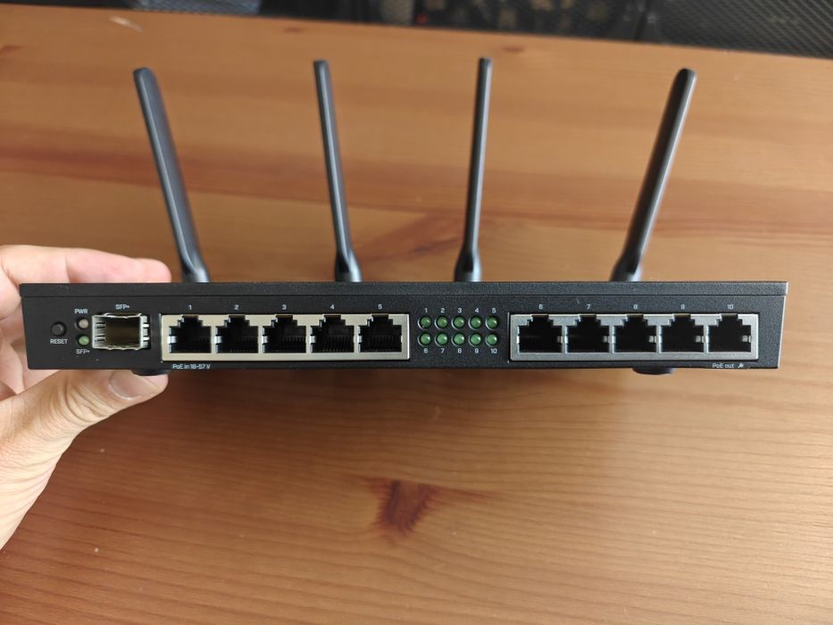 Router MIKROTIK RB4011IGS+5HACQ2HND-IN 2.4 / 5 GHz (DualBand)