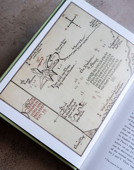 Книга The Hobbit:Illustrated Edition Володар перснів  lord of the ring