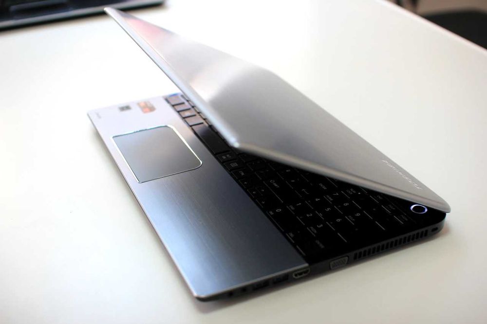 Laptop Toshiba SSD AMD Quad A8 2,5GHz RAM 8GB Ati HD 15'6" Gwarancja