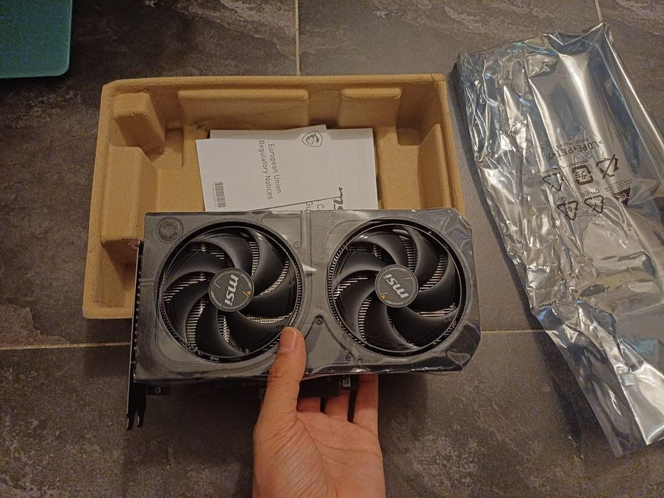 placa gráfica Msi shadow 2x rtx 5060ti 16gb