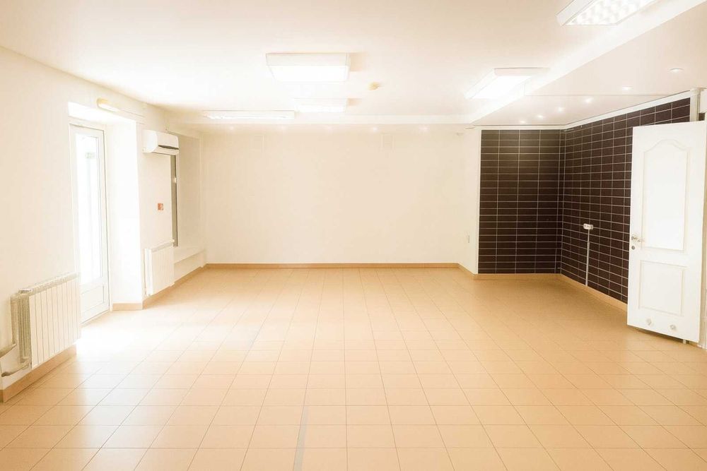 Продам фасадное помещение с хорошим трафиком 106 м.кв.по ул.Мира.