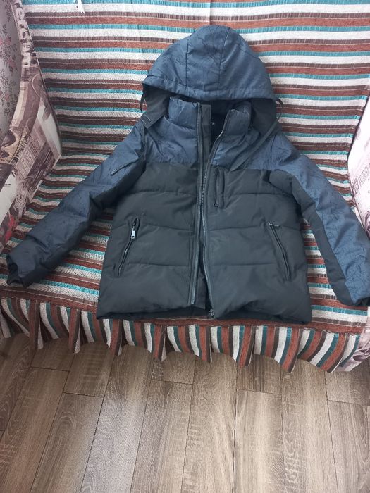 Куртка. Зимова. Нова.
