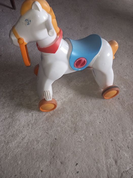 Дитяча іграшка коник chicco