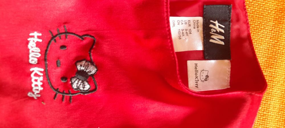 Vestido de menina da H&M Hello Kitty
