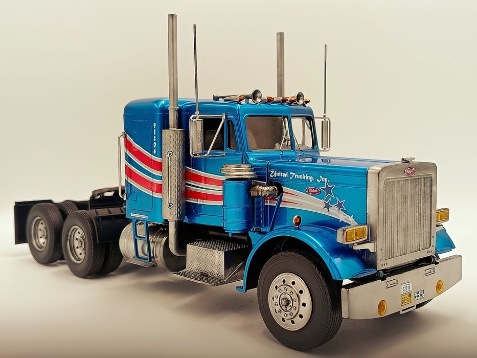 Model Ciężarówki Peterbilt 359 1:25 Revell
