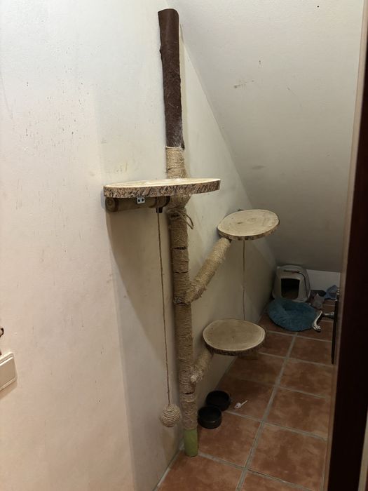 Arranhador madeira maciça