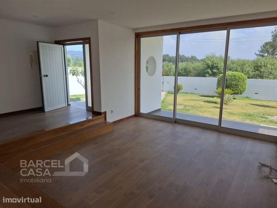 Moradia T4+1 Exclusiva em Tamel São Veríssimo | A 5 Minutos do Cent...