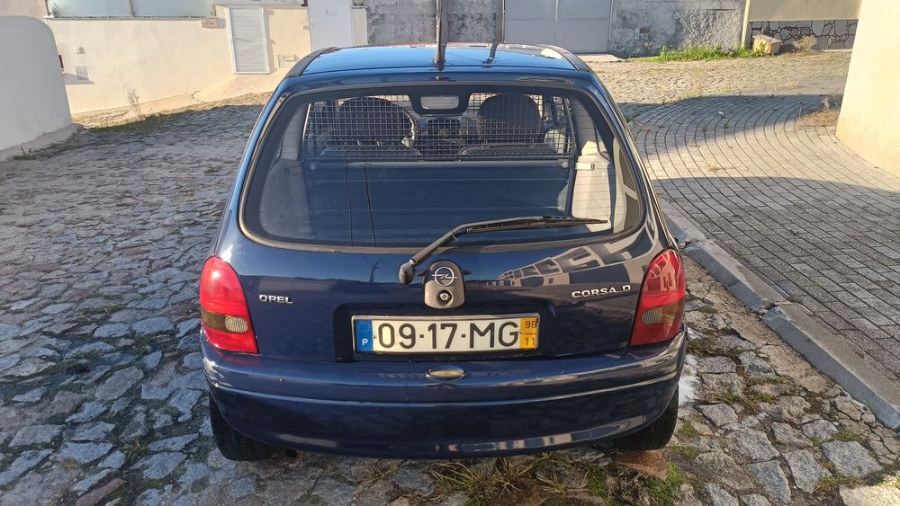 Opel corsa azul comercial