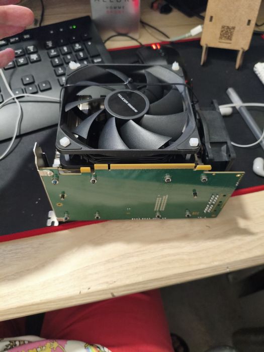 NVIDIA Tesla V100 16GB PCIe — Usada / Em excelente estado