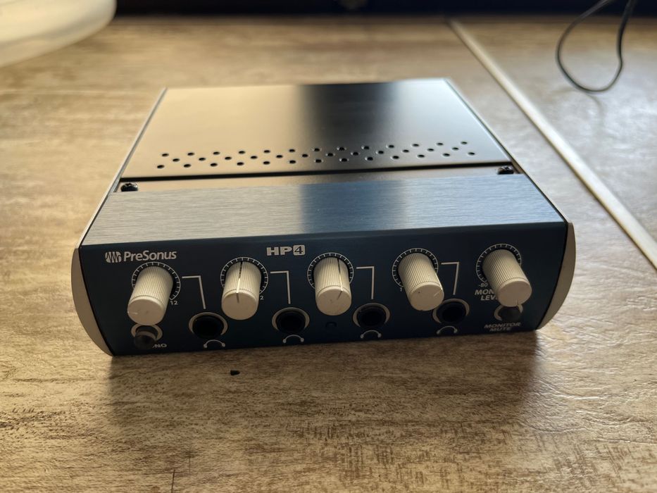 PreSonus HP4 Amplificador de Headphones 4 Canais