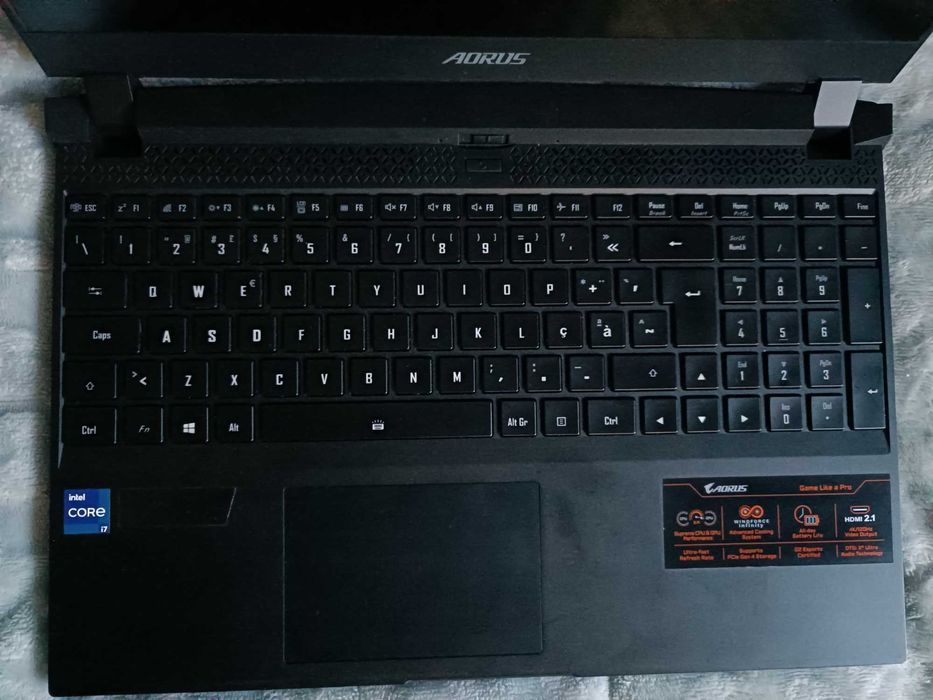 Portátil Aorus 15P KD