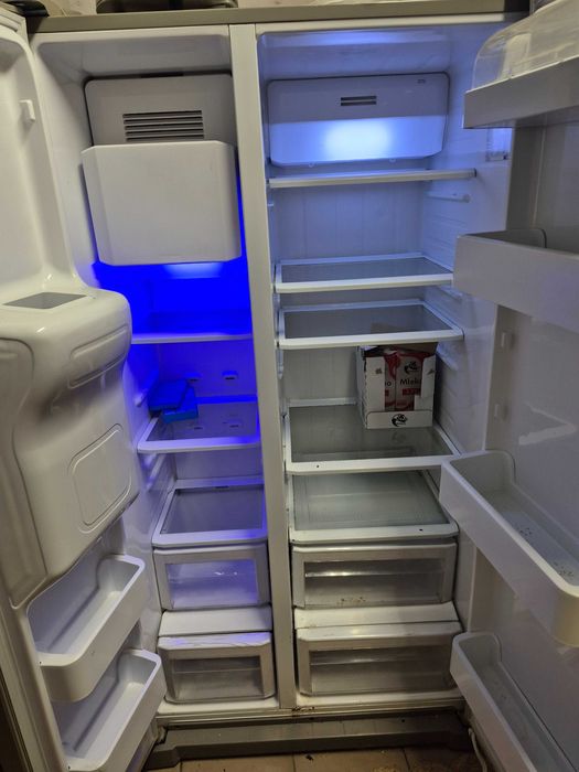 Lodówko-zamrażarka Samsung dwudrzwiowa z kostkarką model RSA1DTL