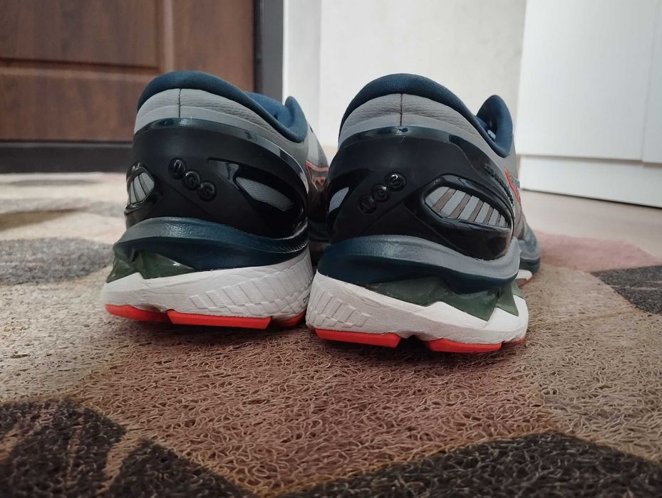 Мужские кроссовки для бега Asics Gel-Kayano 27 44 размер