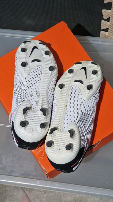 Nike tamanho 37.5 - Phanton Academy - em excelente condição