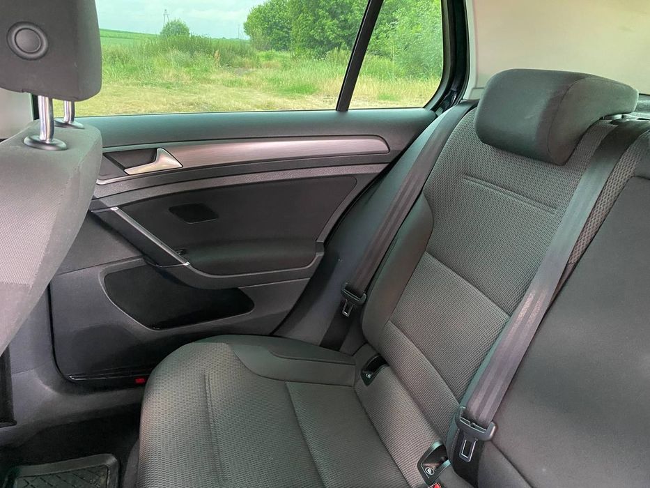 Продам Volkswagen e-Golf 2017