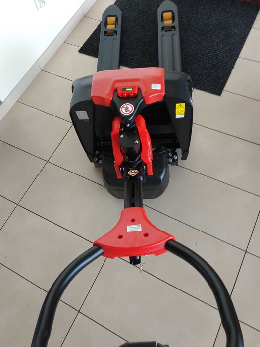 Wózek Paletowy Elektryczny Paleciak F4 1500kg Mały zwinny na Auto 2025