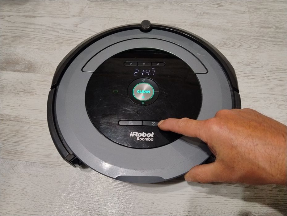 Sprawna płyta główna z obudową i zderzakiem Irobot Roomba 681
