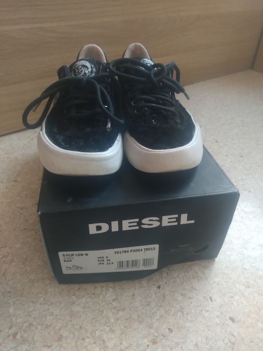 Trampki sneakersy krótkie tenisówki biała podeszwa diesel s-flip low w