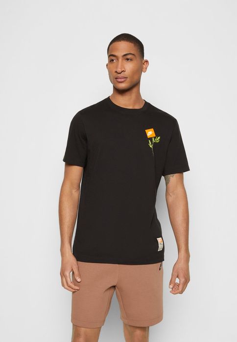 T-shirt czarny z logo Nike S