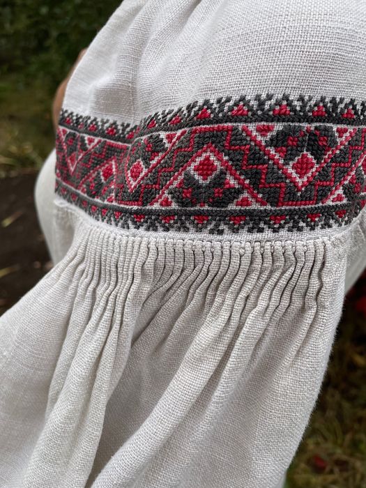Сорочка стародавня вишита вишиванка