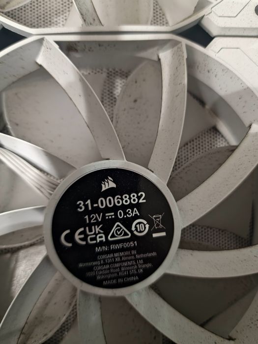 7x Ventoinhas Corsair de excelente qualidade e performance.