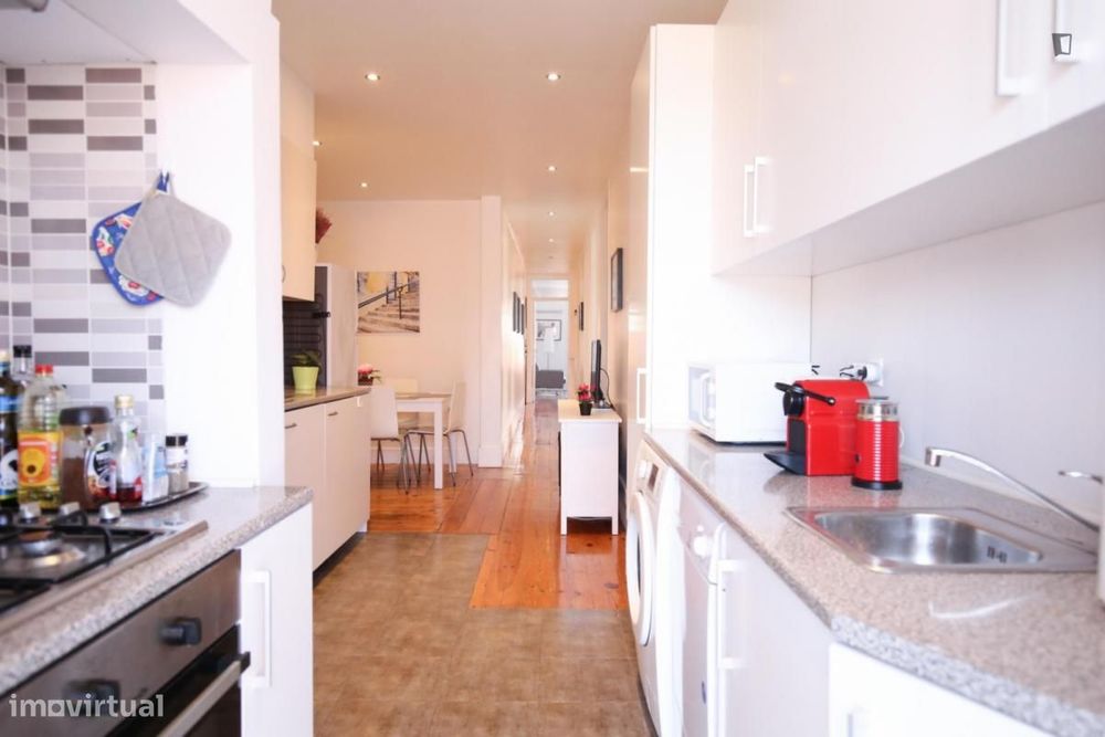Quarto - localizado em Arroios Lisbon