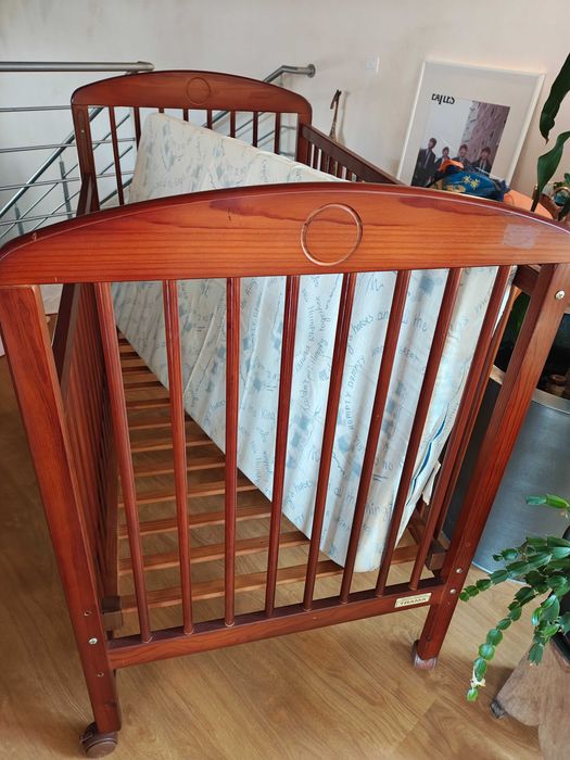 Berço para bebé / cama de criança 6-7 anos em madeira