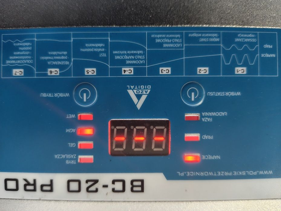 Ładowarka akumulatorów 12V/20A automatyczna
