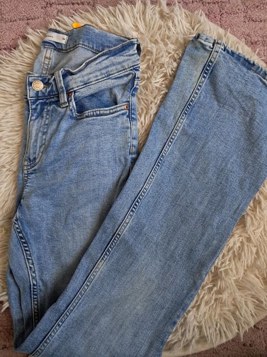 Dzwony jasnoniebieskie jeansowe Ginatricot XS wysoki stan