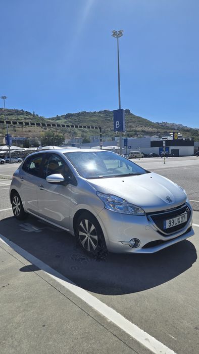 Peugeot 208 1.4 D automático