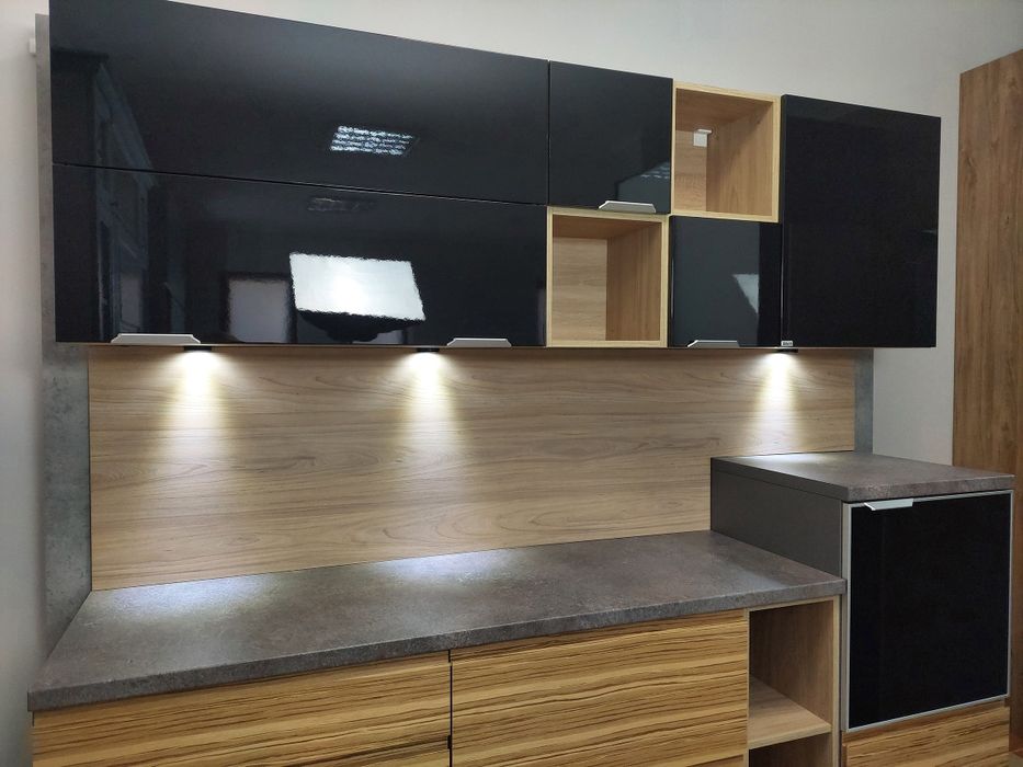 Кухня 2.4 м з Blum і led-підсвіткою