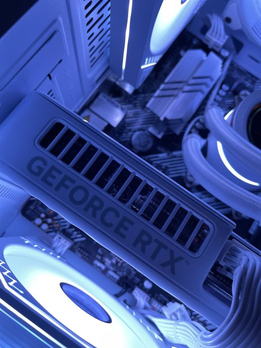 Mocny Komputer Gamingowy RTX 5060 8GB / R5 5500 / 32 Ram / SSD+HDD / W11 / Do Gier / Bialy ARGB
