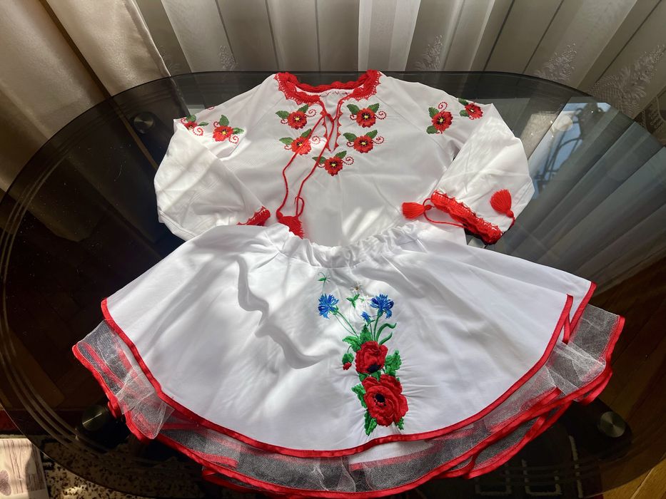 Одяг для дівчинки розмір 104